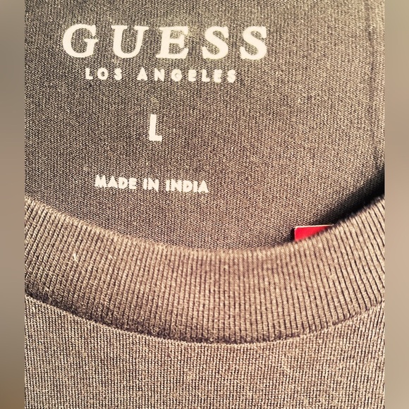 NWT Guess embossed shortsleeve cotton crew neck casual blck lightweight tshirt L - Picture 4 of 5